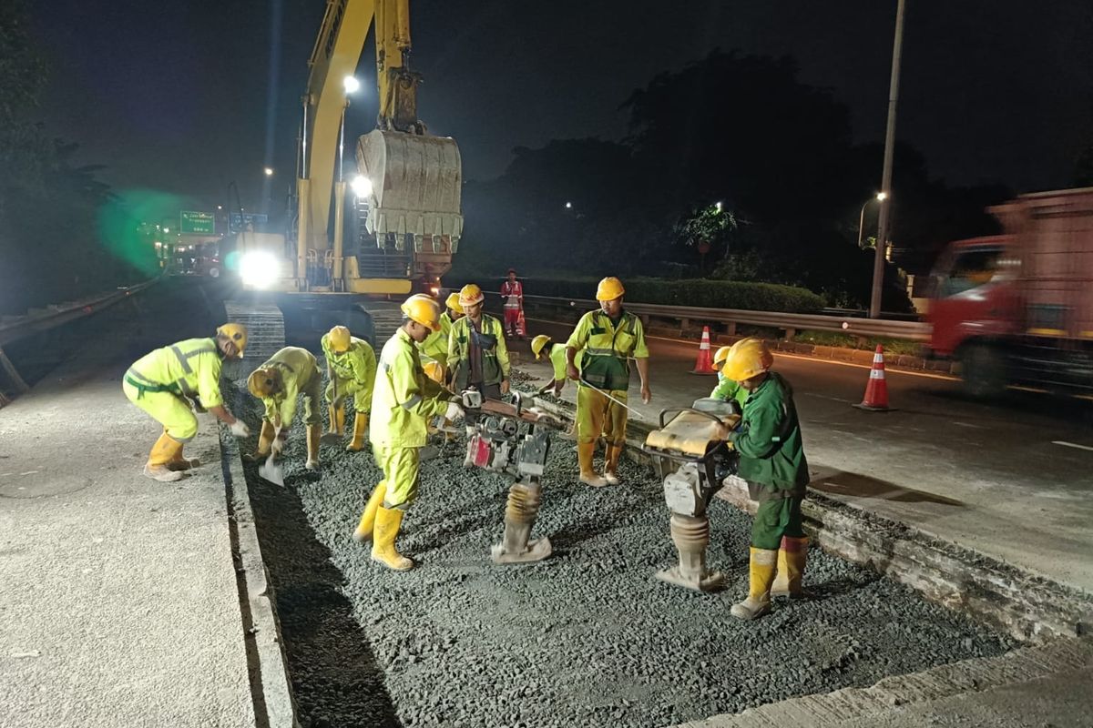 Tol JORR Macet! Simak Lokasi & Jadwal Pekerjaan Jalan yang Bikin Padat