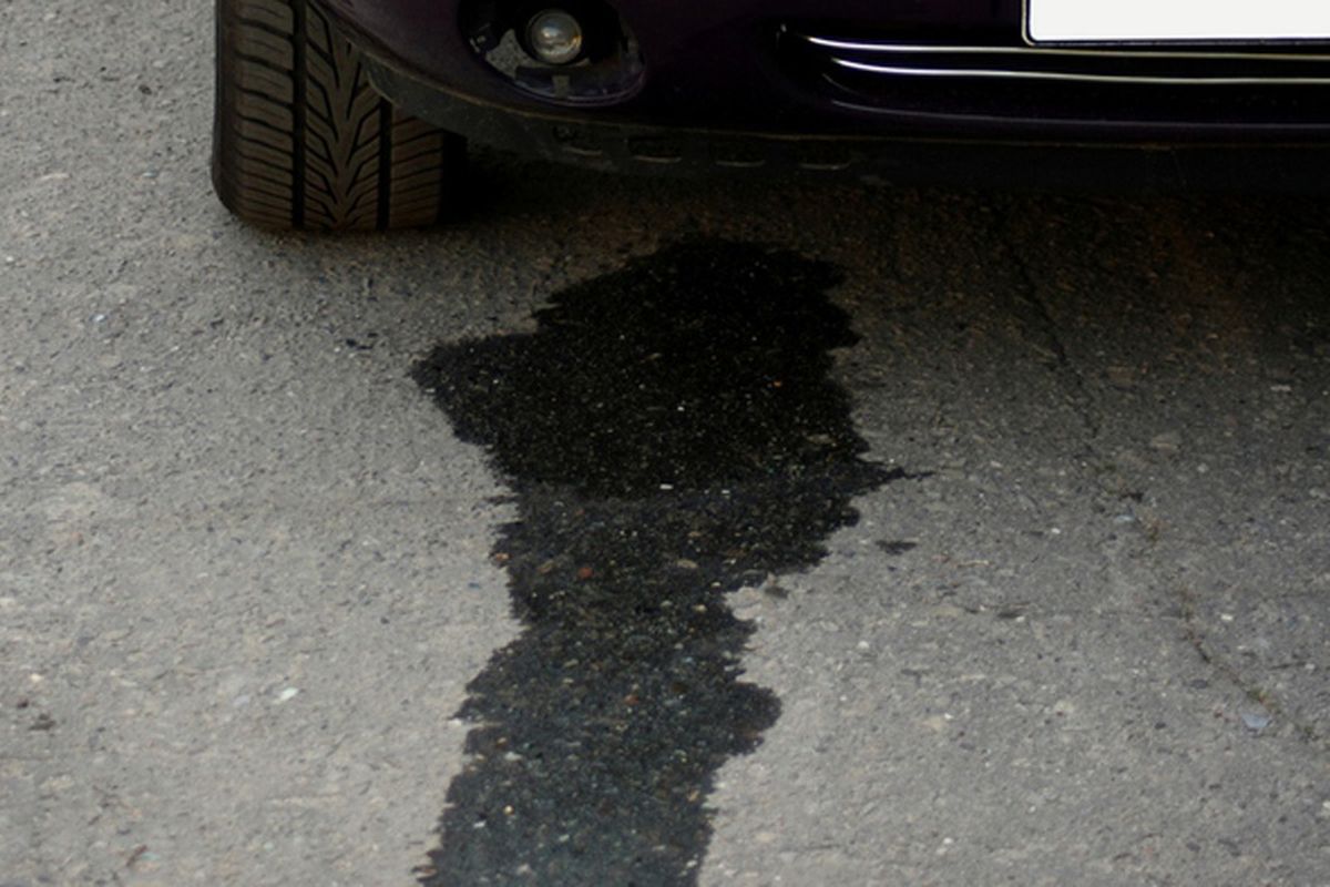 Air Menetes dari Kolong Mobil, Bahaya atau Wajar? Ini Penjelasannya!