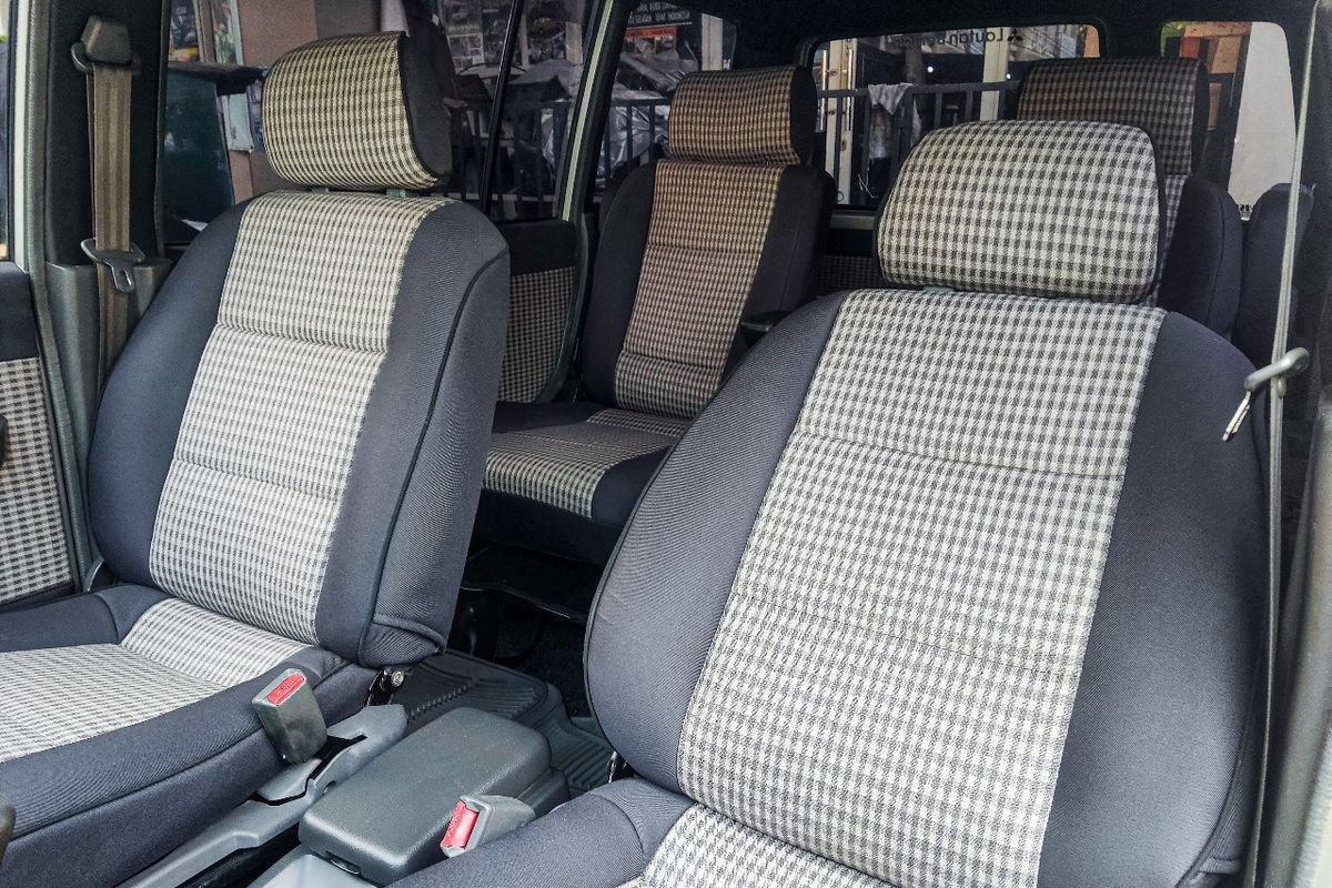 5 Tips Jitu Merawat Jok Fabric Mobil agar Tetap Awet & Bersih Seperti Baru