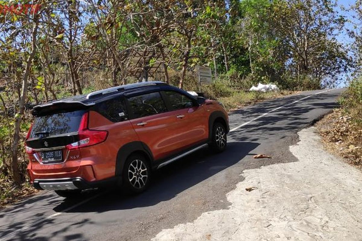 5 Trik Jitu Mencegah Mobil Matik Mundur Saat Naik Tanjakan – Anti Gagal!