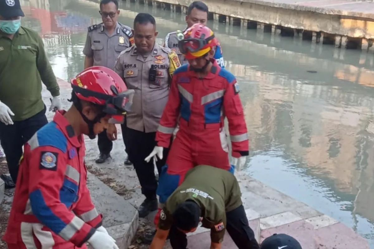 Mayat Wanita Tanpa Identitas Mengambang di Kali Ciliwung Pademangan, Jakut: Misteri yang Menghantui