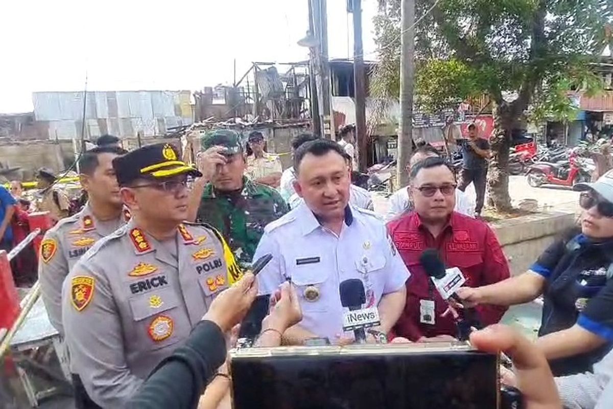 Wali Kota Jakut Tinjau & Beri Bantuan di Lokasi Kebakaran Pademangan