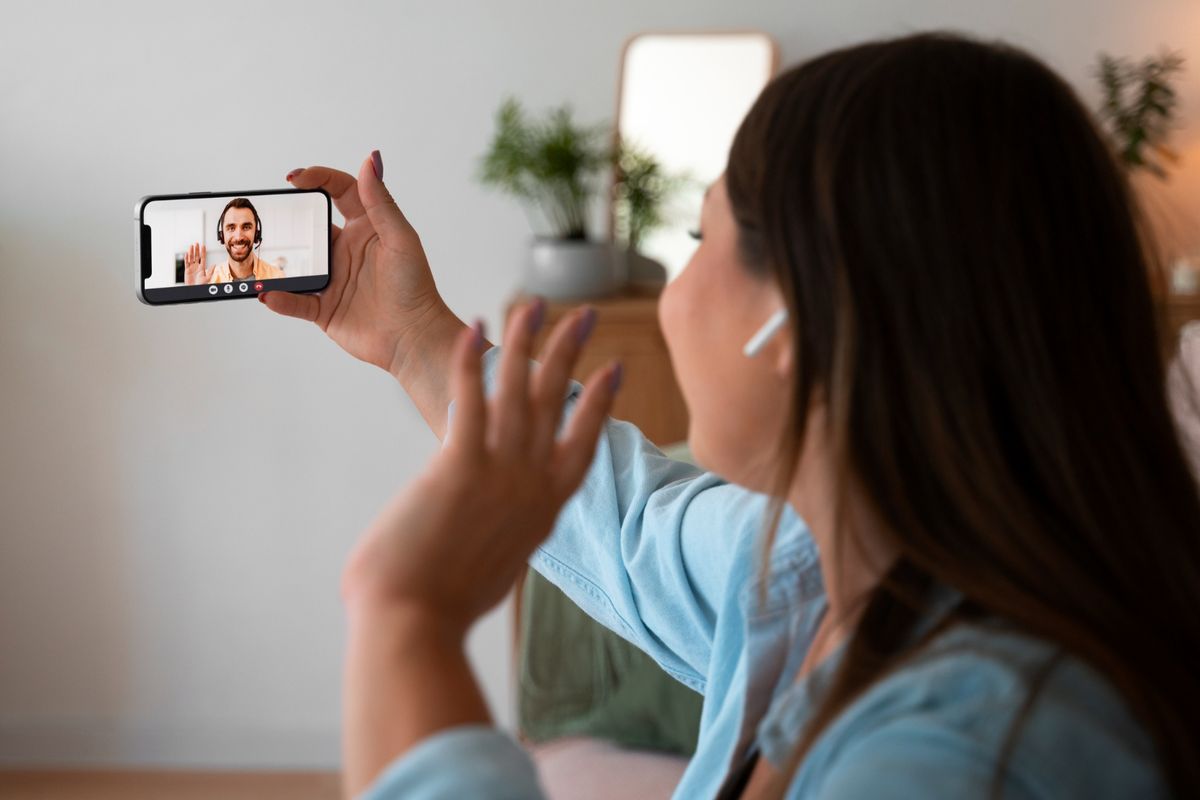 8 Ide Kencan Virtual Seru untuk Atasi Kebosanan dalam Hubungan LDR
