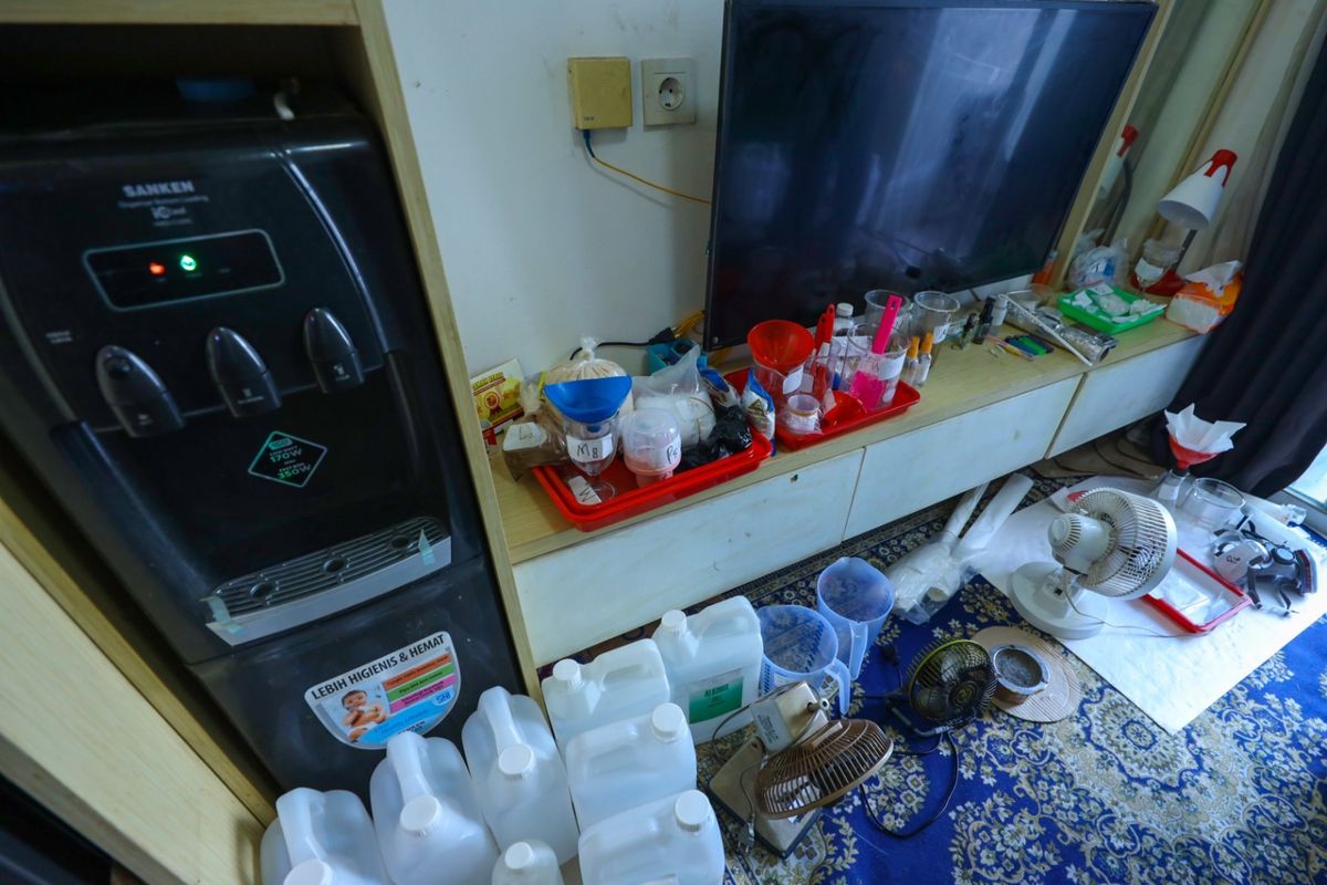 Pabrik Sabu Rp 1 Miliar Digerebek di Apartemen Cisauk, Untung Besar dalam 6 Bulan!