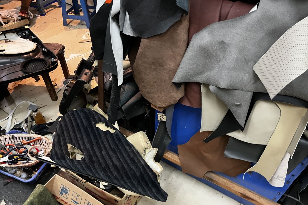 Kenali Perbedaan Bahan Suede untuk Jok Mobil vs Sofa Rumah – Mana yang Lebih Awet?