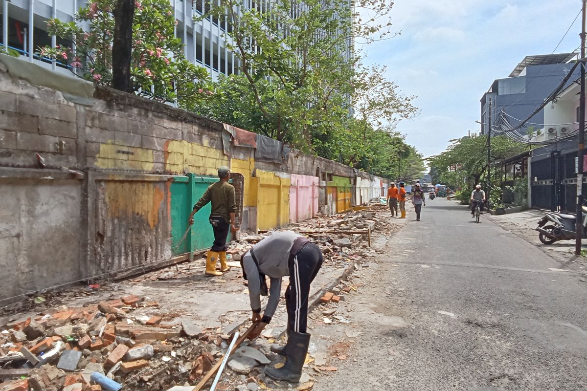 Kios Pedagang Loksem Untar Berharap Penataan Tuntas Tepat Waktu