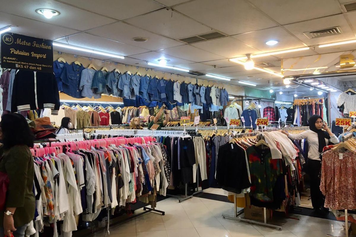 Geger Larangan Impor Baju Bekas, Pedagang Thrifting Pasar Baru Khawatir Masa Depan Usaha