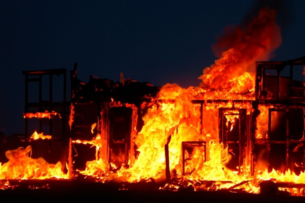 50 Rumah Ludes Terbakar Akibat Kabel SUTET Putus di Palmerah, 350 Warga Terpaksa Mengungsi