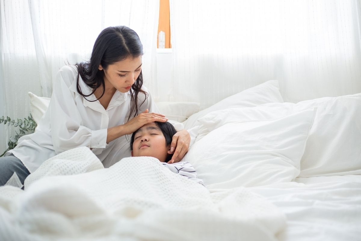 Bolehkah Memandikan Anak Saat Demam? Dokter Ungkap Fakta Penting Ini!