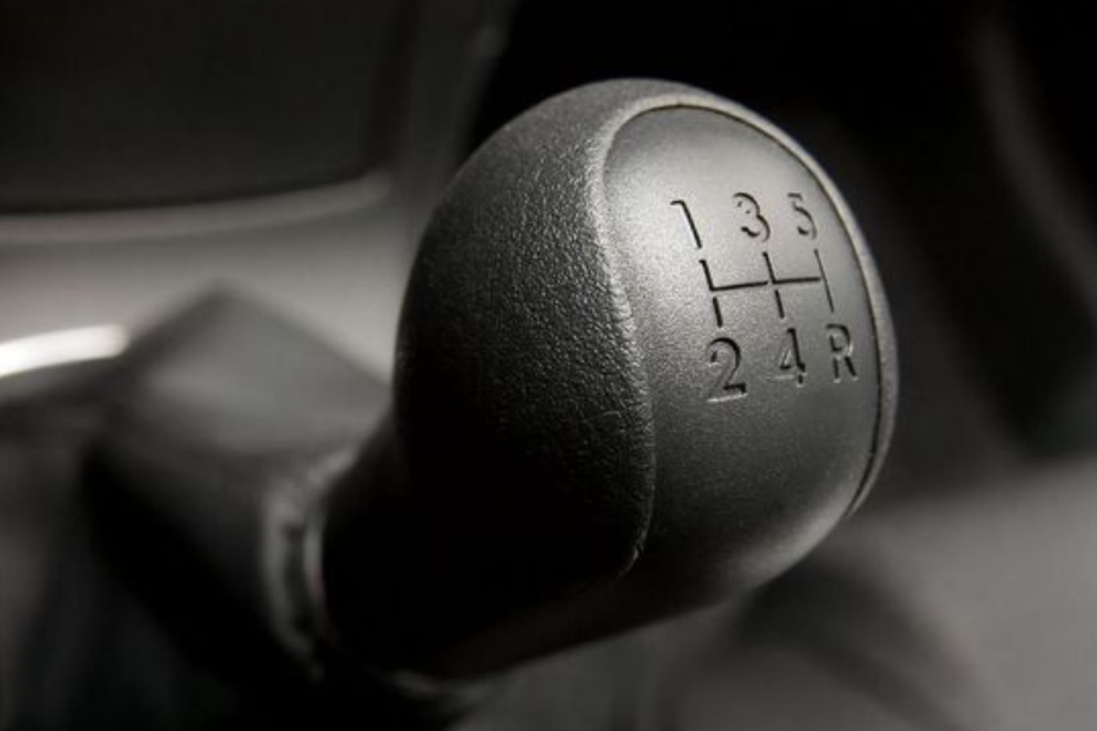 5 Alasan Mobil Bekas Transmisi Manual Lebih Murah Dibanding Matik!