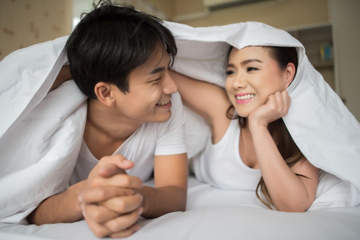 5 Alasan Ilmiah Kamu Sering Ngantuk Saat Bersama Pasangan & Solusinya