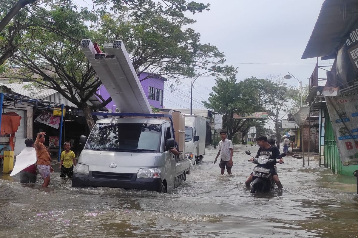 Batas Aman Mobil Melintasi Banjir