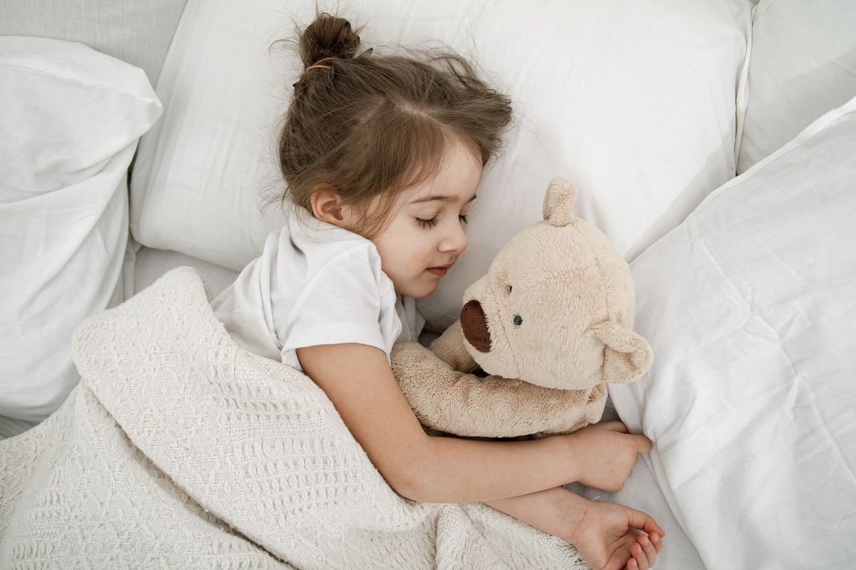 5 Aktivitas Menenangkan Psikolog Rekomendasikan untuk Anak Sebelum Tidur