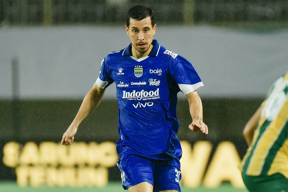 Thom Haye Cetak Gol Spektakuler dari Tengah Lapangan, Mirip Pemenang Puskas Award!