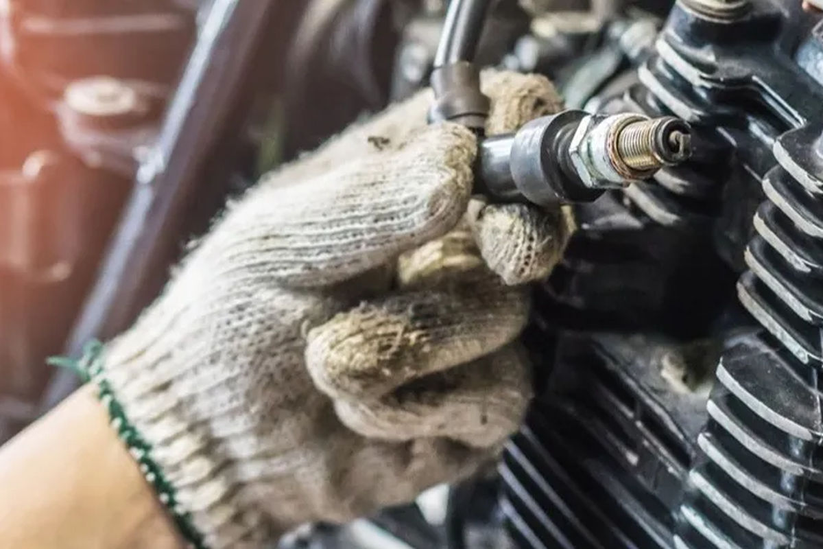 5 Penyebab Busi Motor Cepat Rusak, Salah Satunya Bahan Bakar Murah!