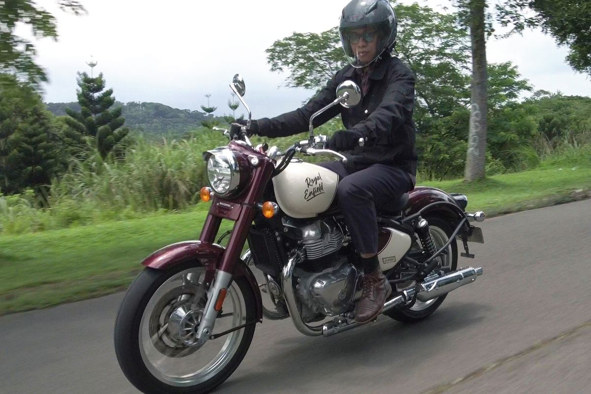 Seru Banget! Cobain Sensasi Kencan Singkat dengan Royal Enfield Classic 650 di Puncak Bogor