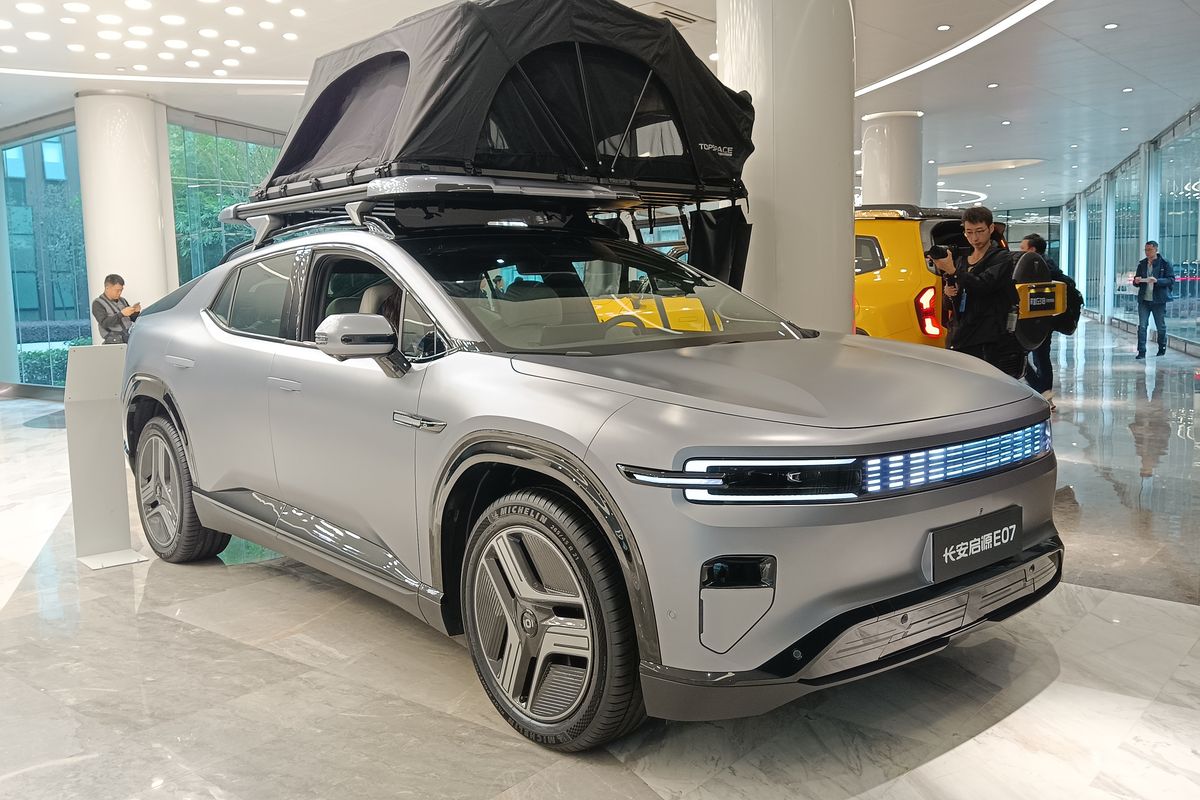 SUV Futuristik yang Bisa Berubah Jadi Double Cabin dalam Sekejap!