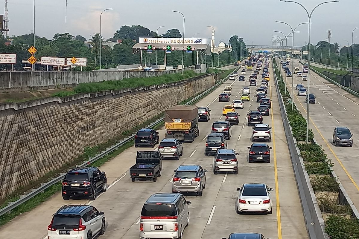 Macet Parah di Tol Cijago Pagi Ini Akibat Perbaikan Jalan, Cek Rute Alternatif!