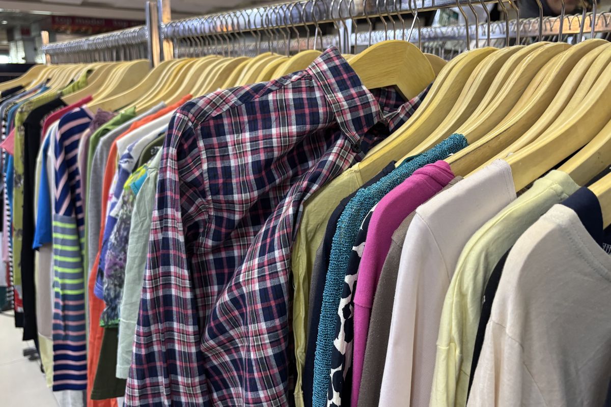 Larangan Impor Baju Bekas Ancam Lapangan Kerja, Curhat Pedagang Thrifting Depok