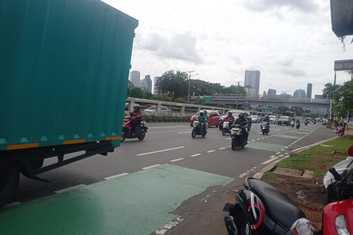 Demo Buruh Tak Ganggu Arus Lalu Lintas di Depan Gedung DPR, Tetap Lancar!