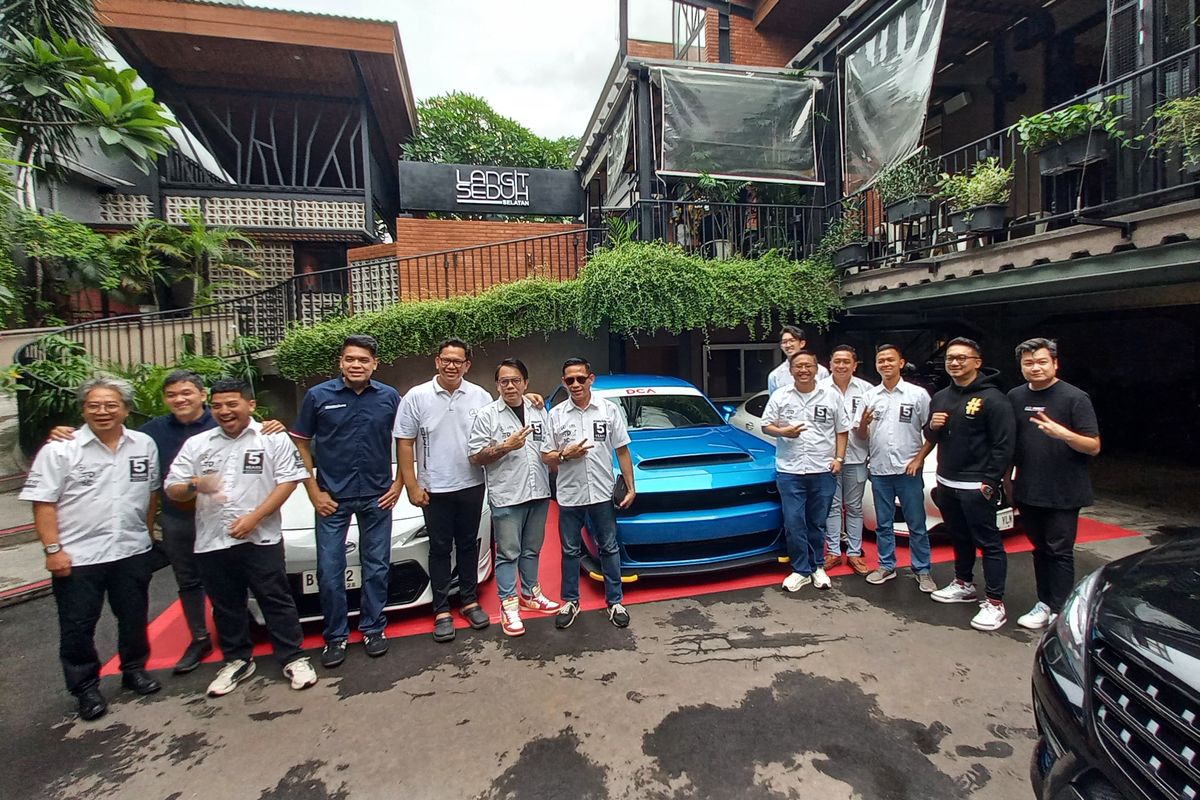 Gempita Ratusan Mobil Coupe & Cabriolet Ramaikan Kawasan Senayan