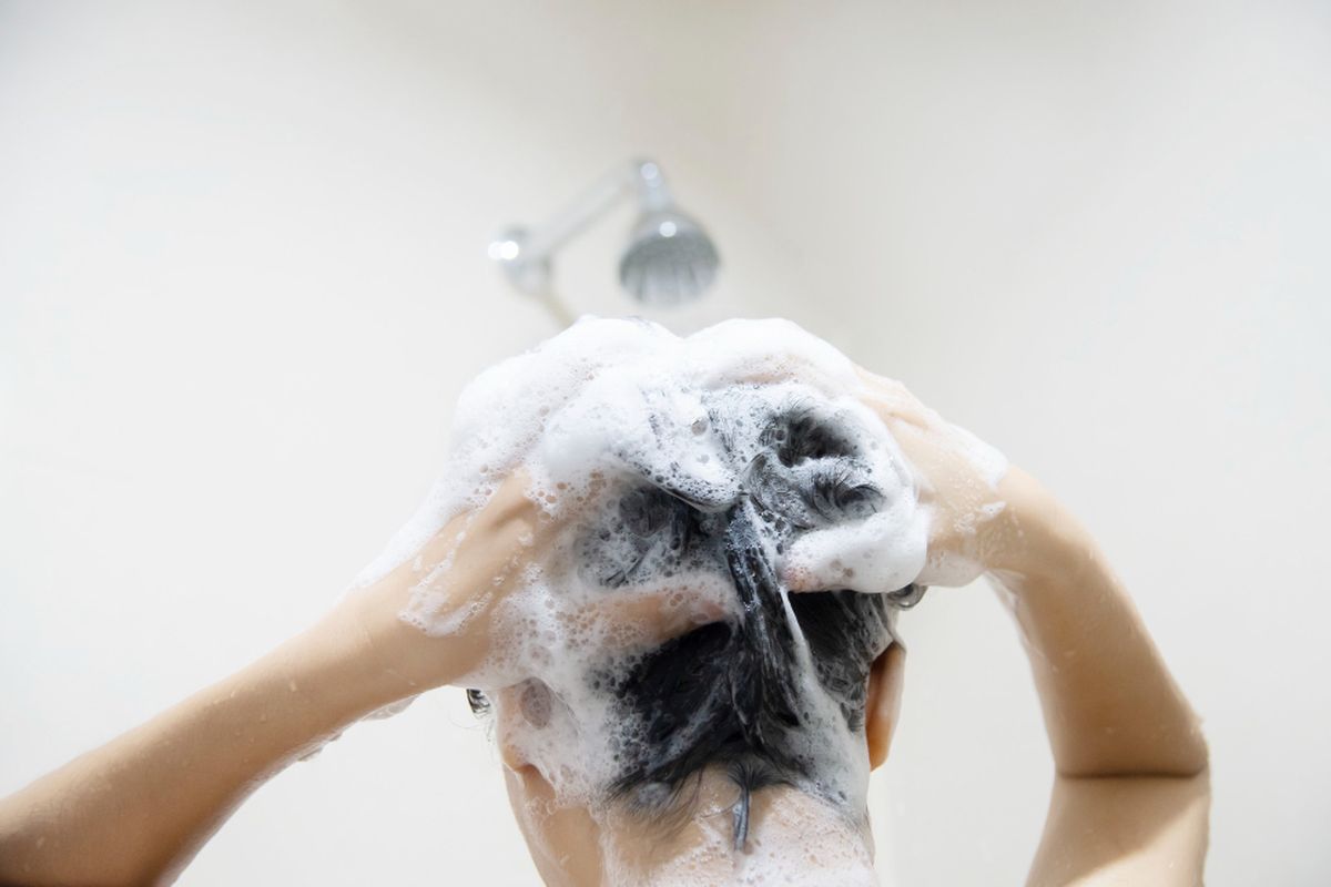 Keramas Berapa Kali Seminggu? Tips Ahli untuk Rambut Lebih Sehat & Berkilau