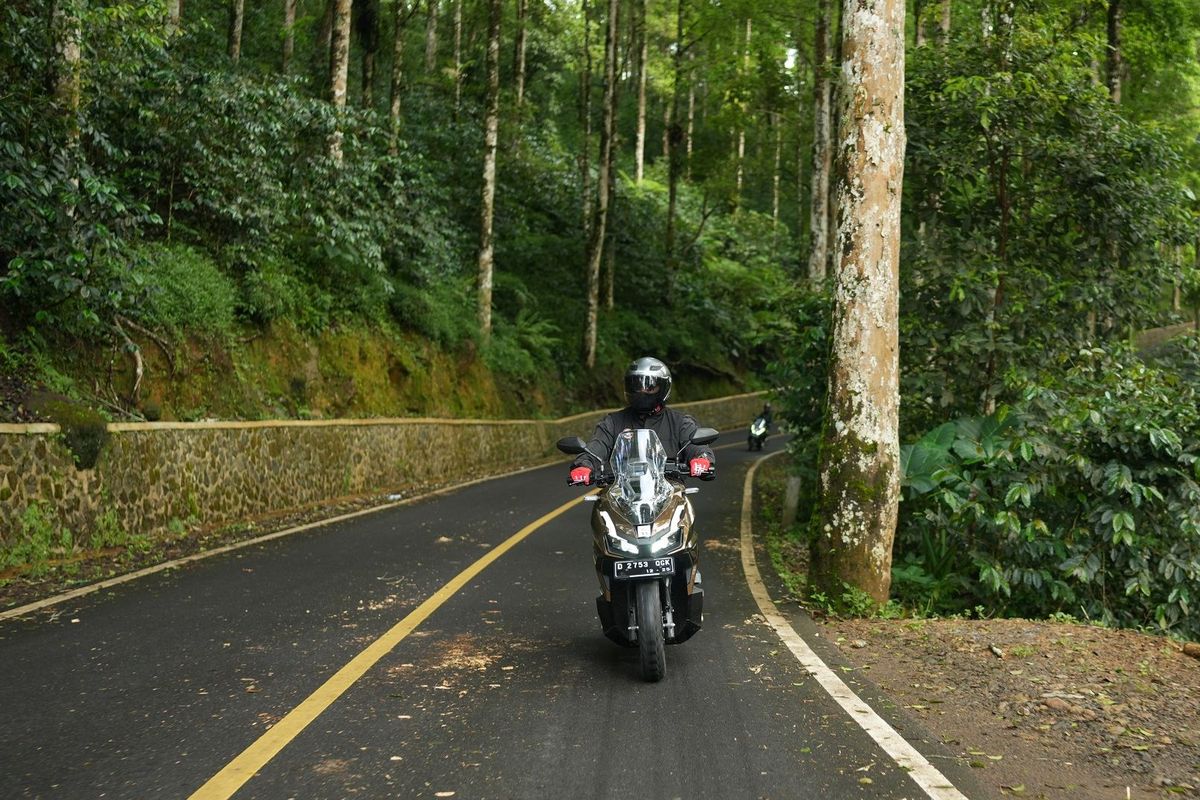 Seru Banget! Touring 170 Km dengan Honda ADV160 di Parahyangan Timur