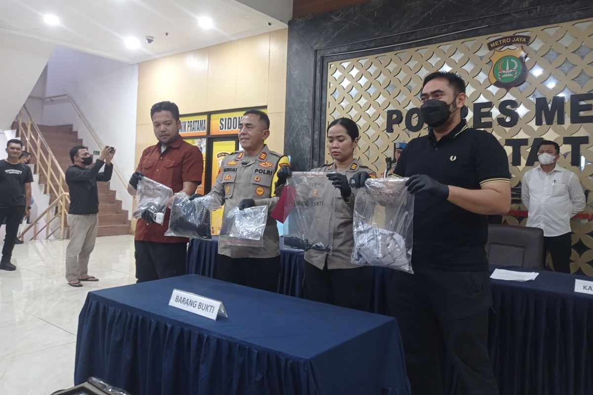 Pemuda Ditikam Gara-gara Beli Baju untuk Pacar