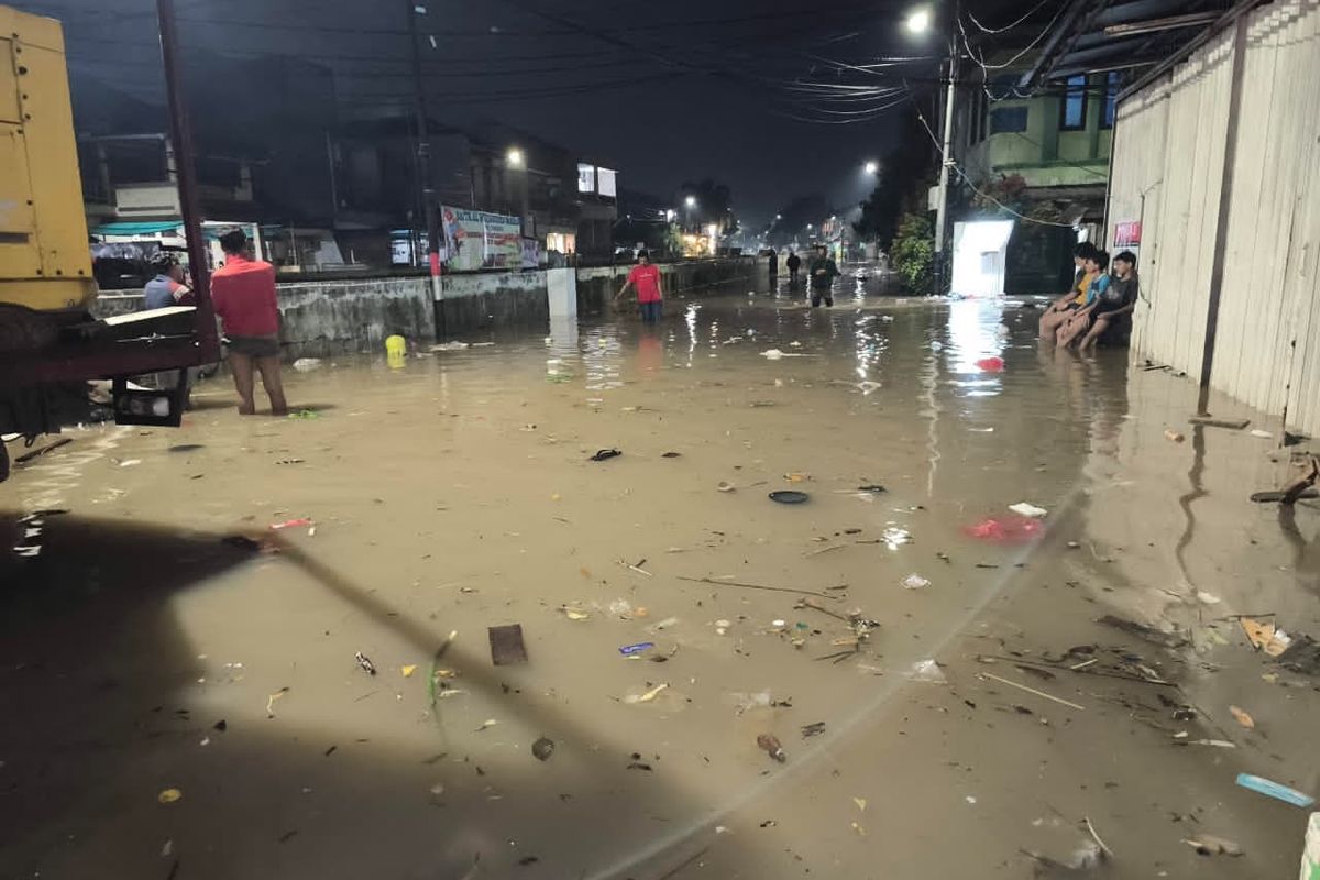 Perumahan Pondok Maharta Terendam Banjir, Warga Berjuang Selamatkan Motor dan Mobil