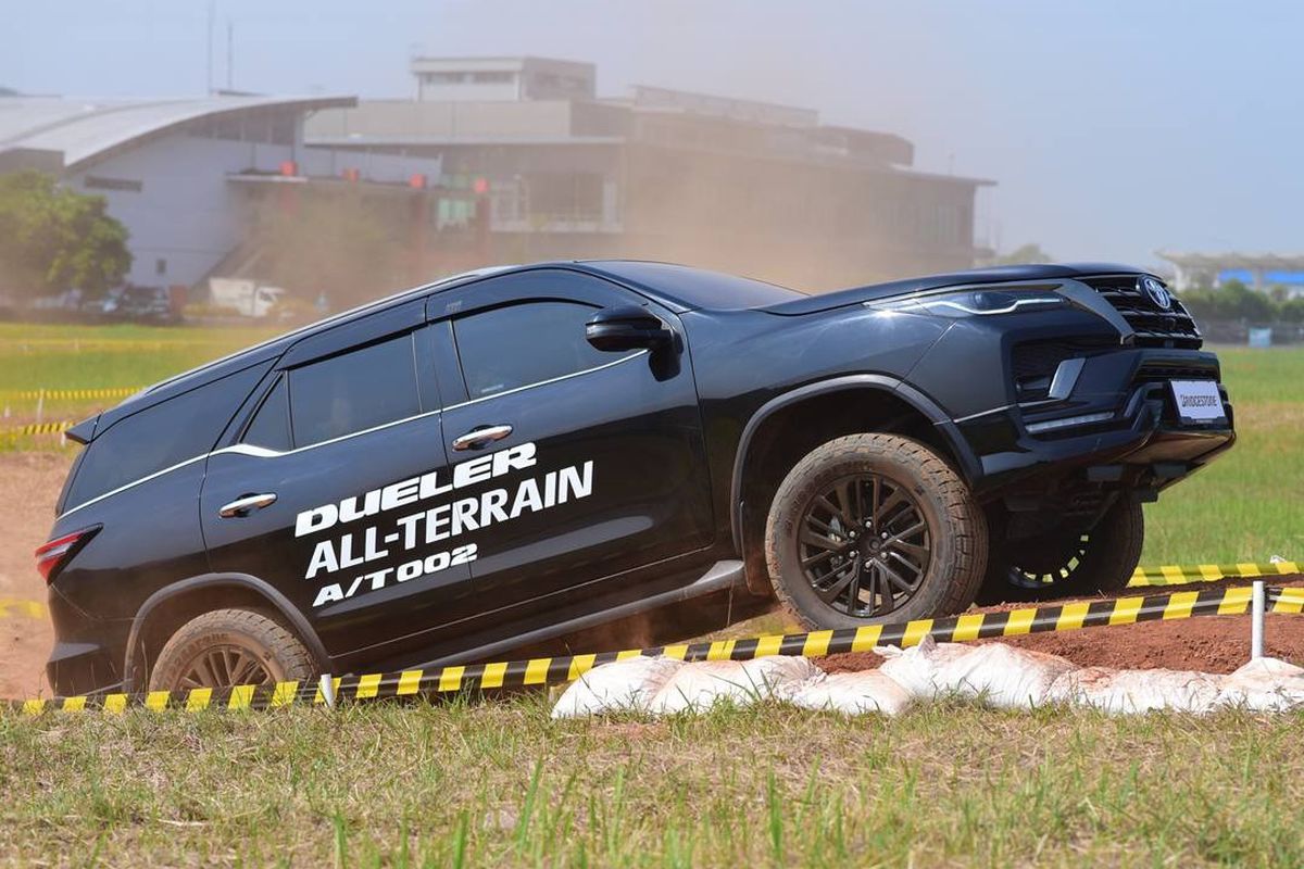 10 Rekomendasi Ban Mobil Terbaik di GJAW 2025 untuk Semua Kebutuhan Berkendara