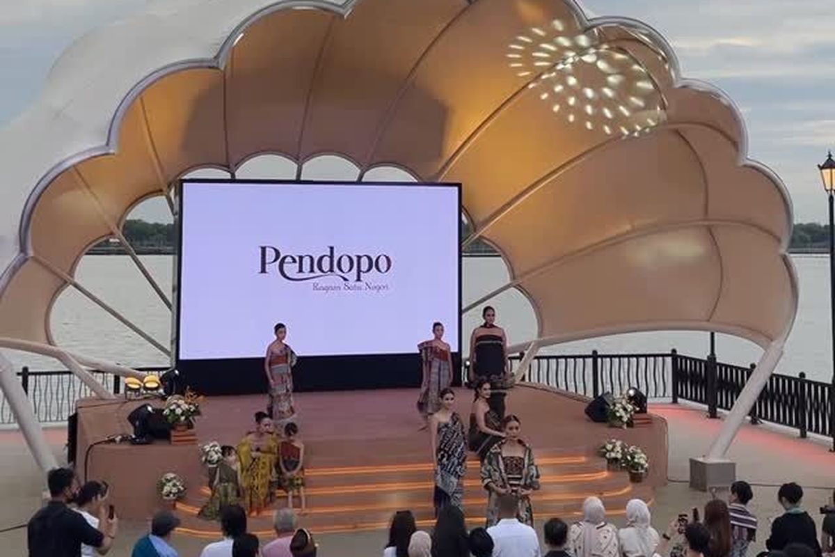 Eksotis Wastra Timur Indonesia Memukau dalam Pagelaran ‘Aku, Wastra, Kisah