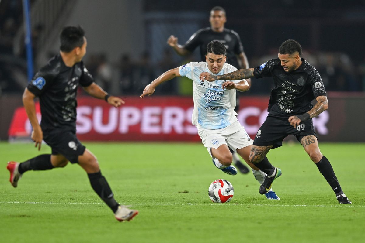 Persija Hancurkan PSIM 2-0: Gol Spektakuler Duo Brasil Warnai Pesta Ultah Macan Kemayoran di GBK