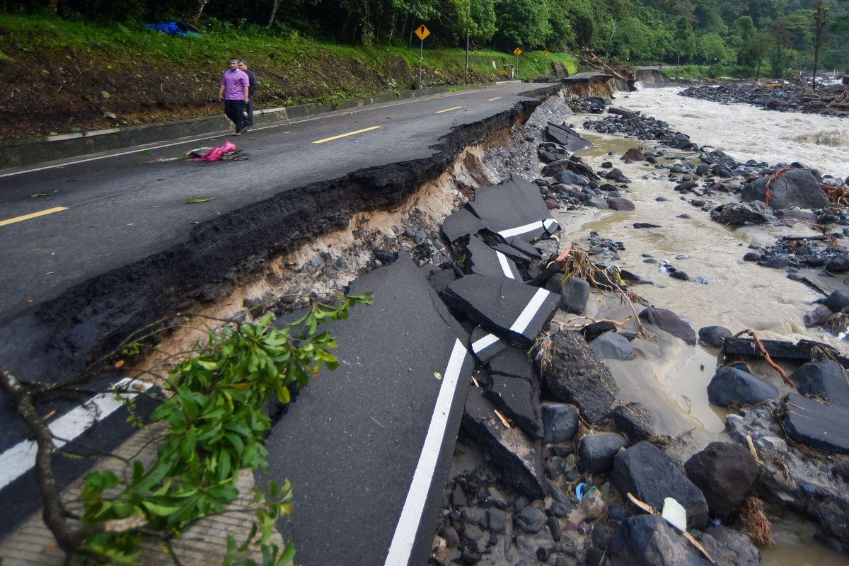 Banjir & Longsor Landa Sumut, Aceh, Sumbar: Daftar Jalan Terputus yang Wajib Dihindari!
