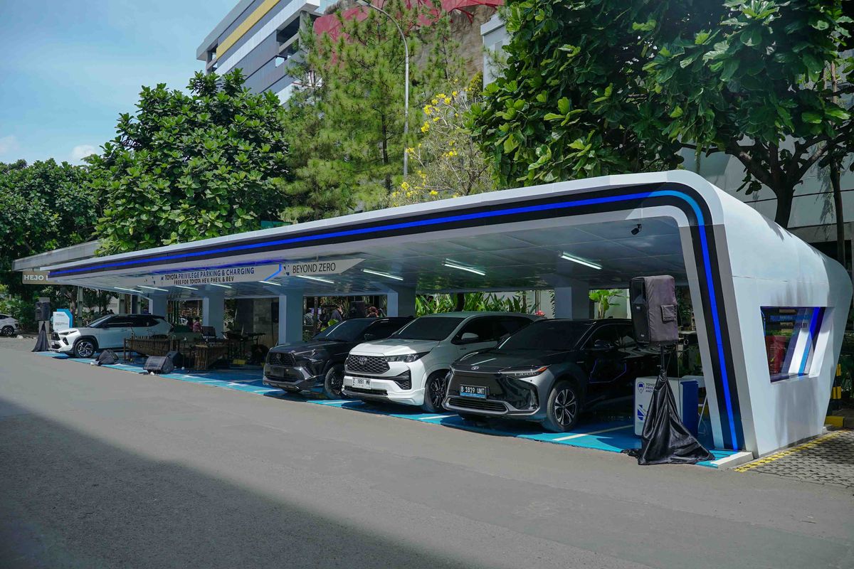 Toyota Hadirkan Fasilitas Parkir Privilege & Charging Mobil Listrik di Bandung, Setelah Sukses di Jakarta